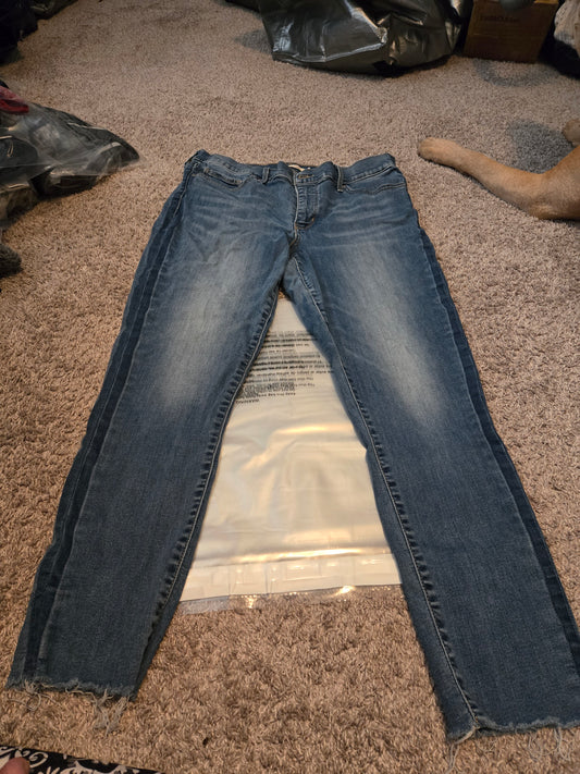 Levi Strauss 311 Shapping  Skinny Jeans - Gently Used